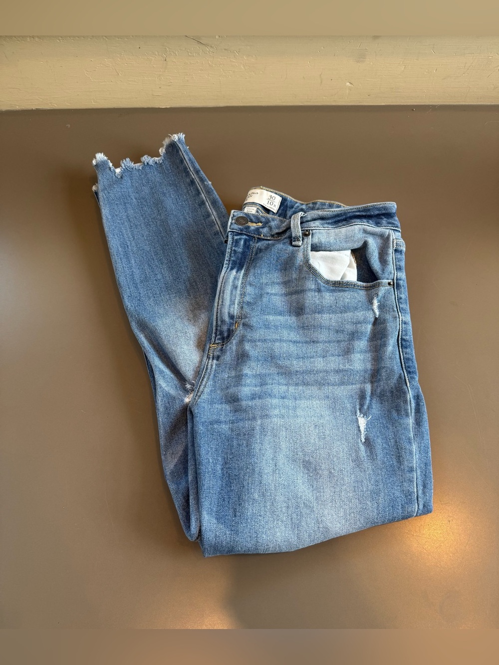 Abercrombie & Fitch Light Wash Frayed Hem Ankle Jeans